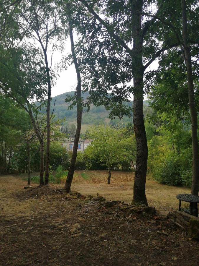 Location de vacances à Neylis avec vue sur les forêts et les champs Carla-de-Roquefort Exterior foto