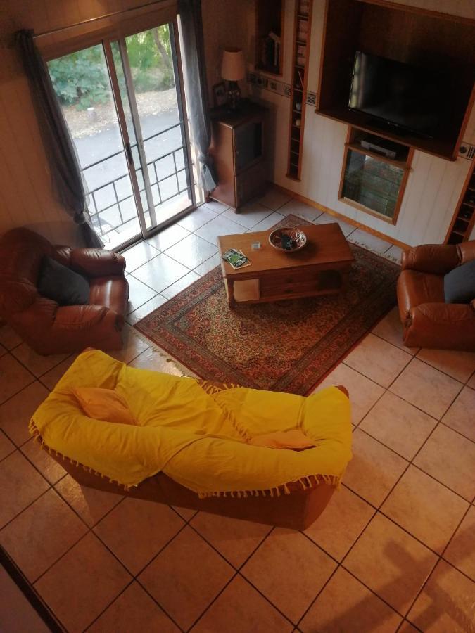 Location de vacances à Neylis avec vue sur les forêts et les champs Carla-de-Roquefort Exterior foto