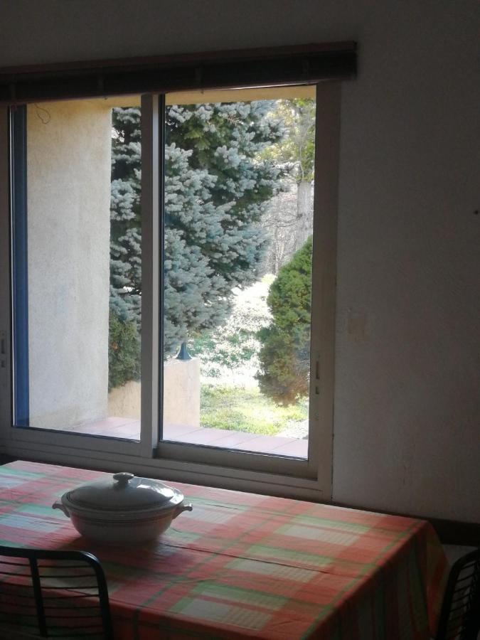 Location de vacances à Neylis avec vue sur les forêts et les champs Carla-de-Roquefort Exterior foto